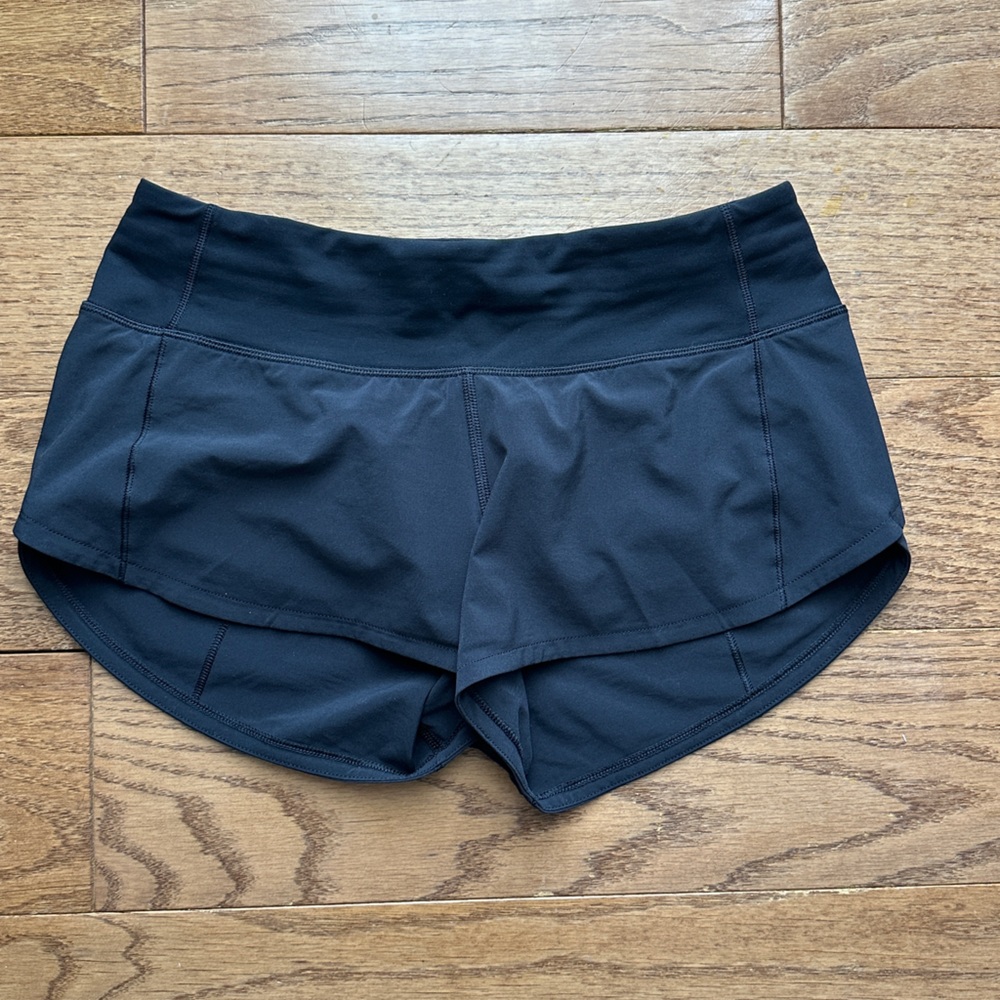 Size 2 Lululemon Speed Up 2.5 Inch Mid Rise Shorts